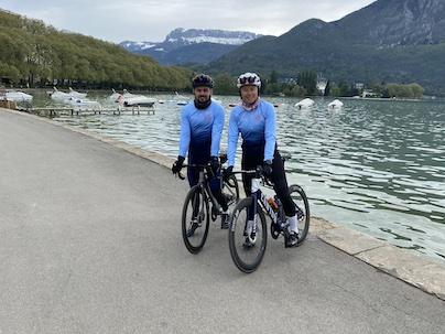 Entraînement autour du lac pour le défi Vélo Annecy-Paris